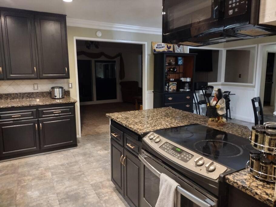 Peaceful & Cozy 3 Bedroom Ranch-Home W/Fireplace Hemet Exterior photo
